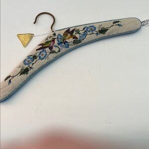 Needle point/petit point hanger